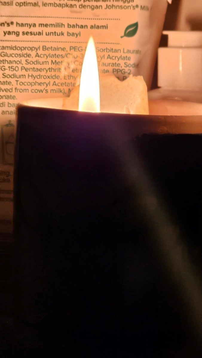 orang-orang candle light dinner, meanwhile me : candle light bathroom