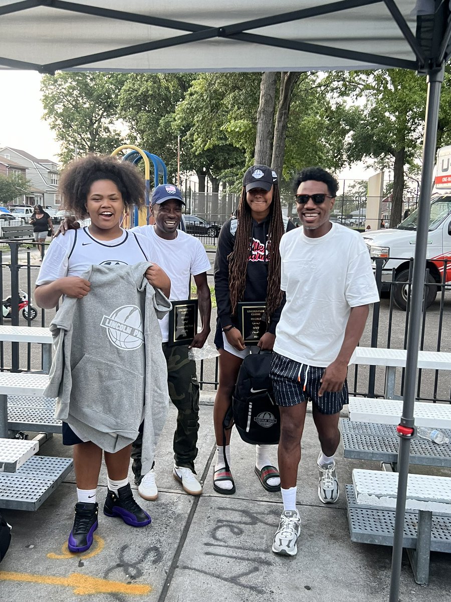 Congrats to <a href="/southshorewbb/">South Shore Lady Vikings</a> winning Nike Lincoln Park basketball tournament!  MVP 6’3, 2027  <a href="/MikaiyaBeasley/">Mikaiya Beasley</a> , Coach of the Summer <a href="/ShienLittle/">Rashien Little</a> 🏆