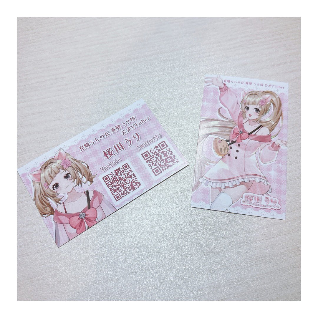 sakuragawa_uri's tweet photo. *⋆⸜ 名刺の配布始まりました ⸝⋆*

見晴らしの丘うり坊 レジ横に名刺を設置しました❣️

また名刺横にはBOOTHにて販売しているアクリルキーホルダーの現物を見ることが出来ます✨️
実物を確認してから購入したい方は是非ご覧下さい.ᐟ

#見晴らしの丘うり坊 #Caferestaurantうりうり #新人Vtuber https://t.co/sBQwHmSLM5