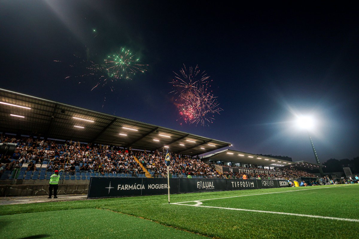 FCF1931_Oficial's tweet photo. ๐ฏ ๐ฒ๐บ ๐ฏ ๐ฝ๐ฎ๐ฟ๐ฎ ๐ฐ๐ฒ๐น๐ฒ๐ฏ๐ฟ๐ฎ๐ฟ ๐ผ๐ ๐ต๐ฏ ๐ฅ
A prenda que tanto desejรกvamos para comemorar o 93.ยบ aniversรกrio ๐
โช๐ต #TalentoeMentalidade #amordeperdicao #LigaPortugal #DiadoVilaNova #FCFBFC https://t.co/Y0Y6Ni1F97