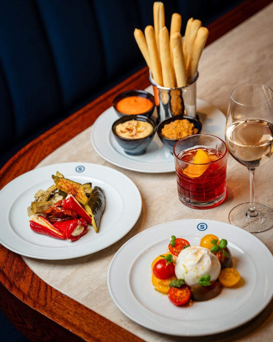 Searcys (@searcyslondon) on Twitter photo Make your #BankHoliday sparkle with bubbles at Battersea! 🥂
Enjoy the long weekend with post-shopping bubbles and bites or afternoon cocktails and cakes at Searcys Champagne Bar at <a href="/BatterseaPwrStn/">Battersea Power Station</a>
Pop in or book your table here: bit.ly/3tEA1pf Make your #BankHoliday sparkle with bubbles at Battersea! 🥂
Enjoy the long weekend with post-shopping bubbles and bites or afternoon cocktails and cakes at Searcys Champagne Bar at <a href="/BatterseaPwrStn/">Battersea Power Station</a>
Pop in or book your table here: bit.ly/3tEA1pf