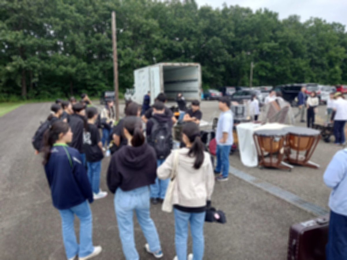 Nanshobb's tweet photo. 【六花亭アートヴィレッジ・ミニコンサート】
本日、六花亭アートヴィレッジにて演奏を披露しました🙂今回は六花亭ドルチェアンサンブルの皆さんとの合同演奏もあり、普段、一般の方々と演奏する機会がないので本日は貴重な経験となりました🙌ドルチェアンサンブルの皆さん、ありがとうございました！ https://t.co/sanq80AoDv
