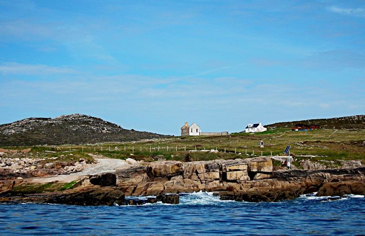 welovedonegal's tweet photo. Yesterday's #WhereInDonegal
from #WeLoveDonegal ๐๐
was the stunning #Owey Island which lies just off #Cruit Island #Donegal
Lots of info, more pics, and a link to our video taken from a boat trip around the island on our site https://t.co/HT9WfPR3Gc
#islands
#Ireland . https://t.co/UNcSaJsYP2