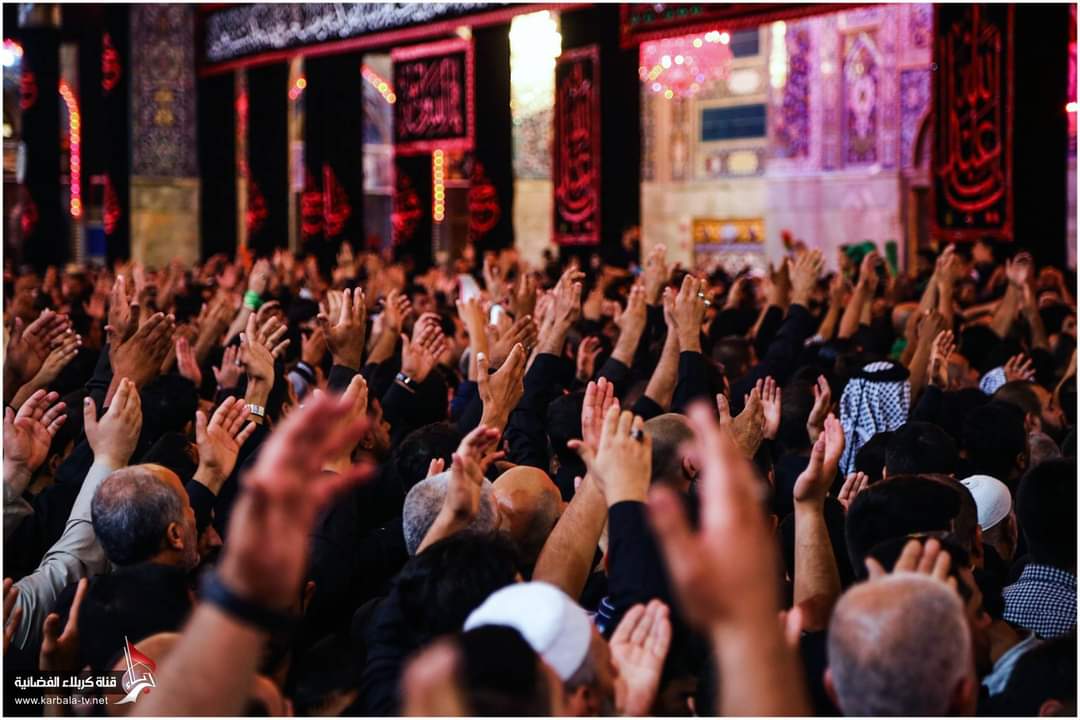 MuzafarIraqi's tweet photo. يا شمسَ هذا الكون قومي واسردي 
ما قد جــــرى بالطفِّ ثــــــم تشــــهّدي
وتألّقـي نوراً بمصـــــــــباح الهُـــدي
لولا مصابيح الهــــــــدى لم توقدي

السلام على الحسين وعلى علي ابن الحسين وعلى اصحاب الحسين https://t.co/3E5wBtN8hm