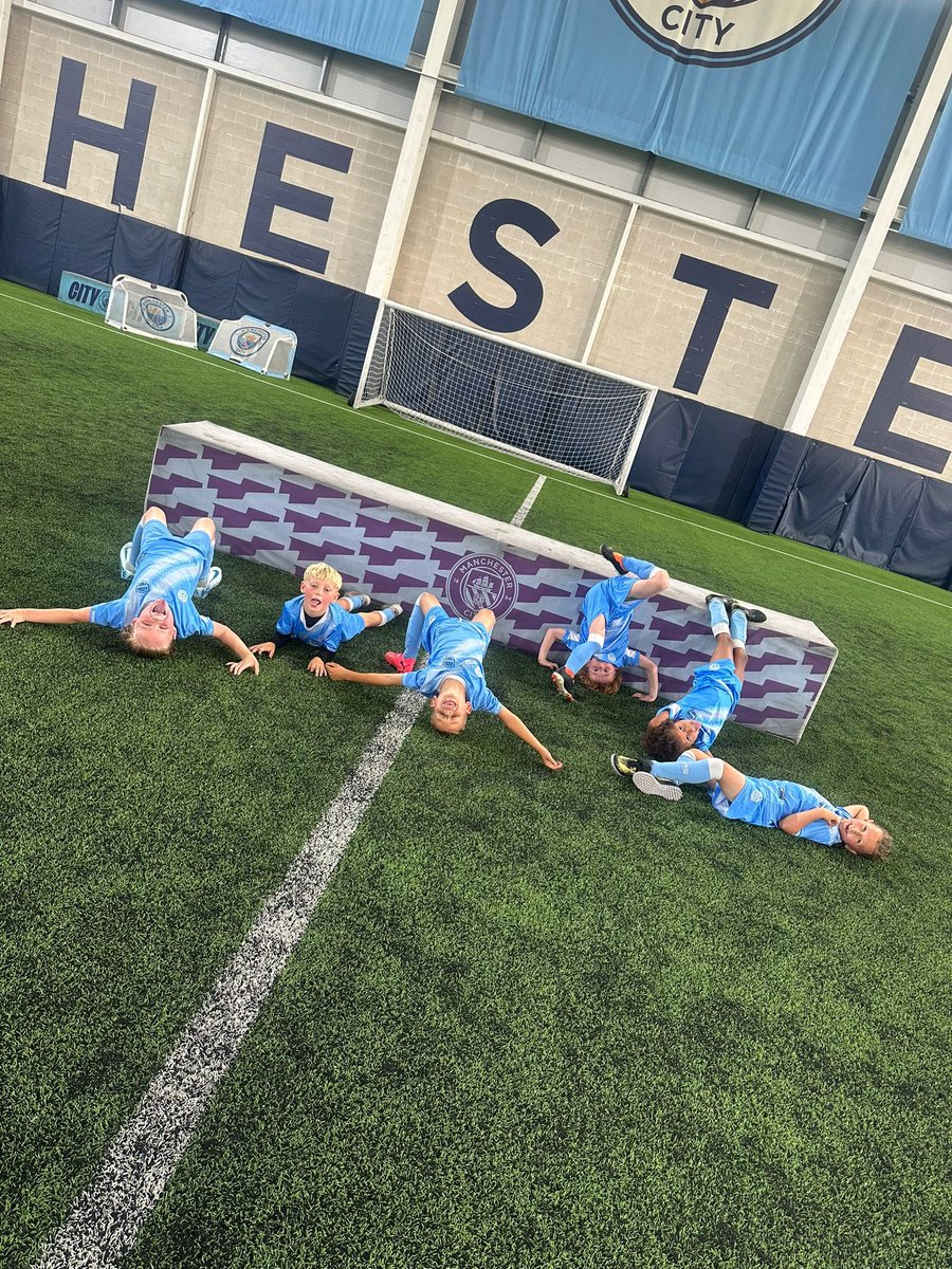 ⭐️ ACADEMY EXPERIENCE - MANCHESTER CITY ⭐️

On Friday, a mix of our U7’s &amp; U7 Blues had the pleasure of attending the home of the Champions of England… Manchester City🤩🏟️

It was a great experience! Thanks to City Academy for having us 🤝

#ONETEAM🩵 #ONEFAMILY🤍 #TEAMBCFC🩵