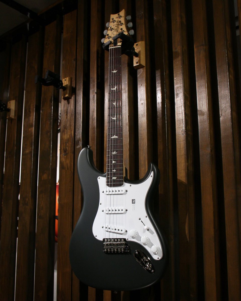 goldstargt's tweet image. 【弾き比べられます！】
PRS SilverSky の人気カラー Faded Black Tee Satin が再入荷しました。

今なら2本から選定できます。

お好きな方をお選びください🌟

#prs #silversky