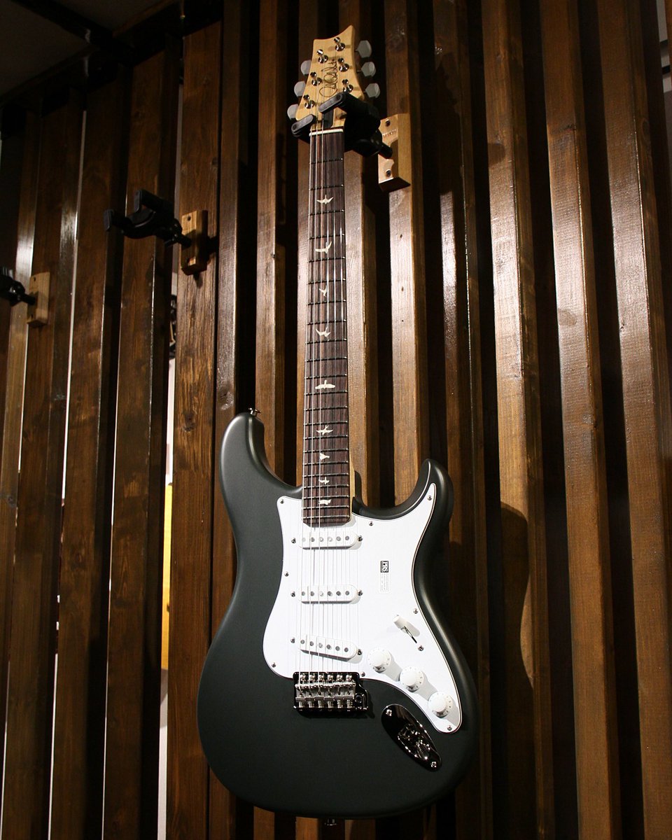 goldstargt's tweet image. 【弾き比べられます！】
PRS SilverSky の人気カラー Faded Black Tee Satin が再入荷しました。

今なら2本から選定できます。

お好きな方をお選びください🌟

#prs #silversky