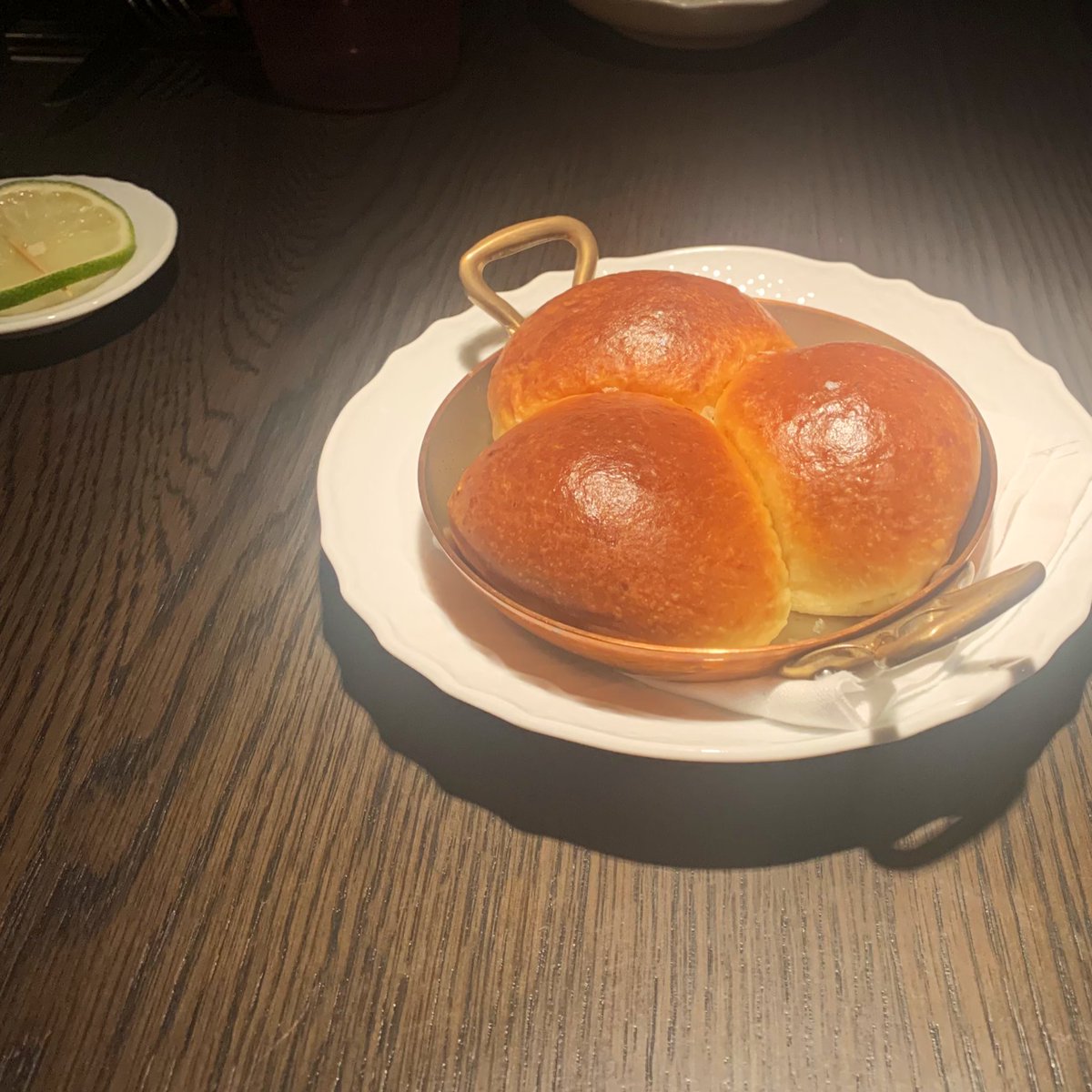 __muguet's tweet photo. 麻布台のJanu Grillへ
ブリオッシュが特に美味しかった🥯 https://t.co/lvtp3kPshL