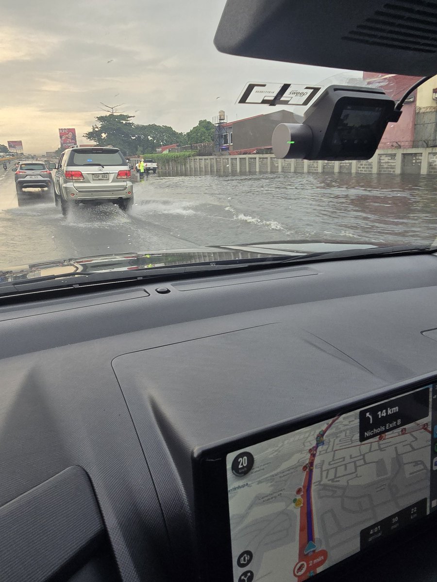 genesistot's tweet photo. Kaya pala 4hrs akong ngddrive! 😩😱 #SLEX https://t.co/Ni0BRg4oZG