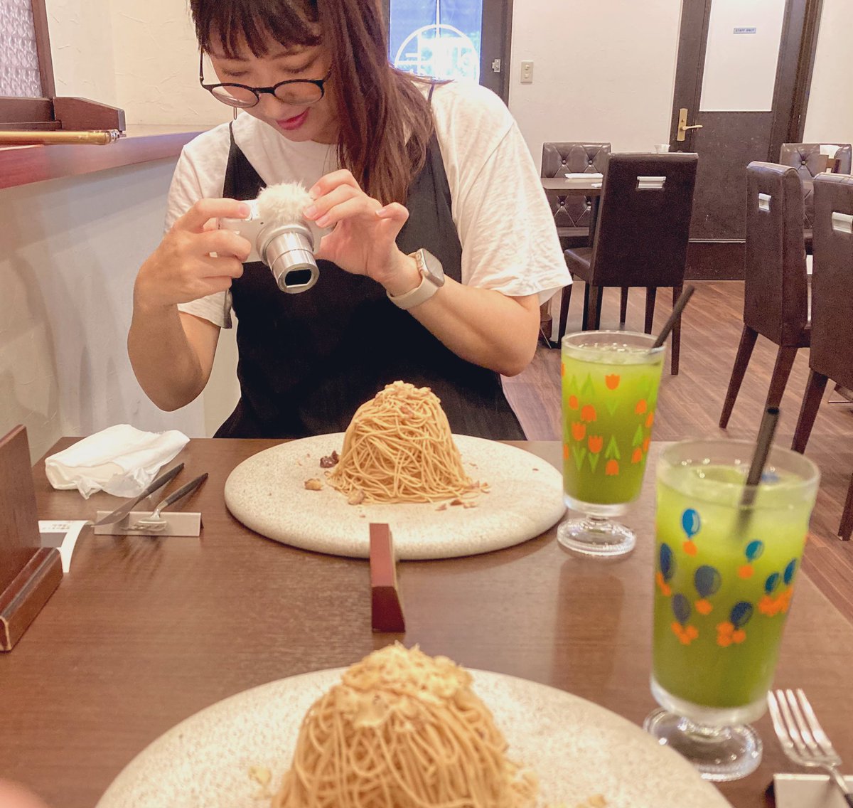 ゆみねぇ<a href="/ex_sayu12/">Yumiii | 映像×WebでPR支援と地域活性化と</a> と
モンブラン専門店行ってきたよー🥰

目の前で絞ってくれて
仕上げにスライサーで栗をスライス🌰
全部食べれるか心配だったけど
すぐなくなった🤣🩷

このモンブランの為に
カメラ持参するゆみねぇ最高♡笑

美味しかった😋♡♡♡
ありがとう🥰🩷