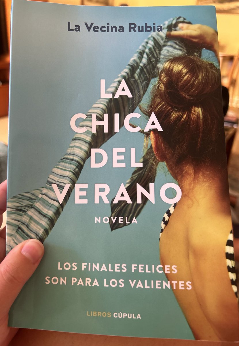 BeitaBBG's tweet photo. Tengo todas las primeras ediciones, esta firmada, pero las leo en mi semana de la playa para que nada me interrumpa.
acabo de terminar #LaChicaDelVerano y menuda maravilla de trilogía…
Qué ganas de leer lo siguiente @lavecinarubia
Y #PutoAlex jajajajajajajajaja https://t.co/Yt6EGZFV5V