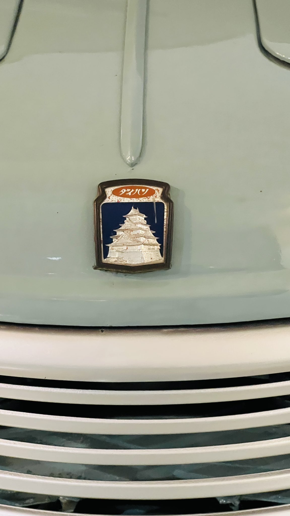 当時物　ダイハツ　大阪城　エンブレム　金　旧車　純正オプション 当時物 ダイハツ 大阪城 エンブレム 金 旧車 純正オプション