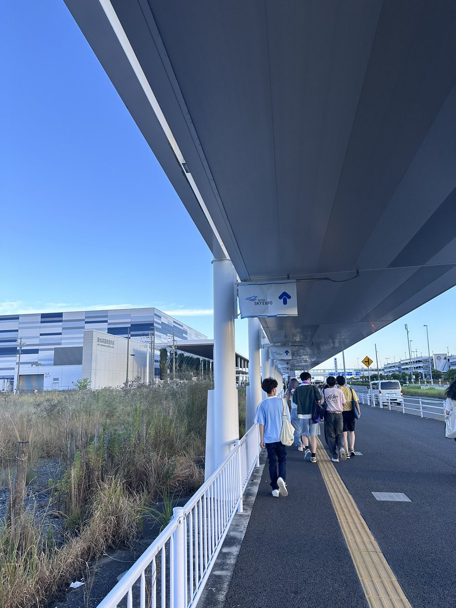 nerunone's tweet photo. @manu_bmsg 今ここなんですけど、もしかして飛行機って空港側でしたか！！！ごめんなさい！ https://t.co/9Xw42iIkVf