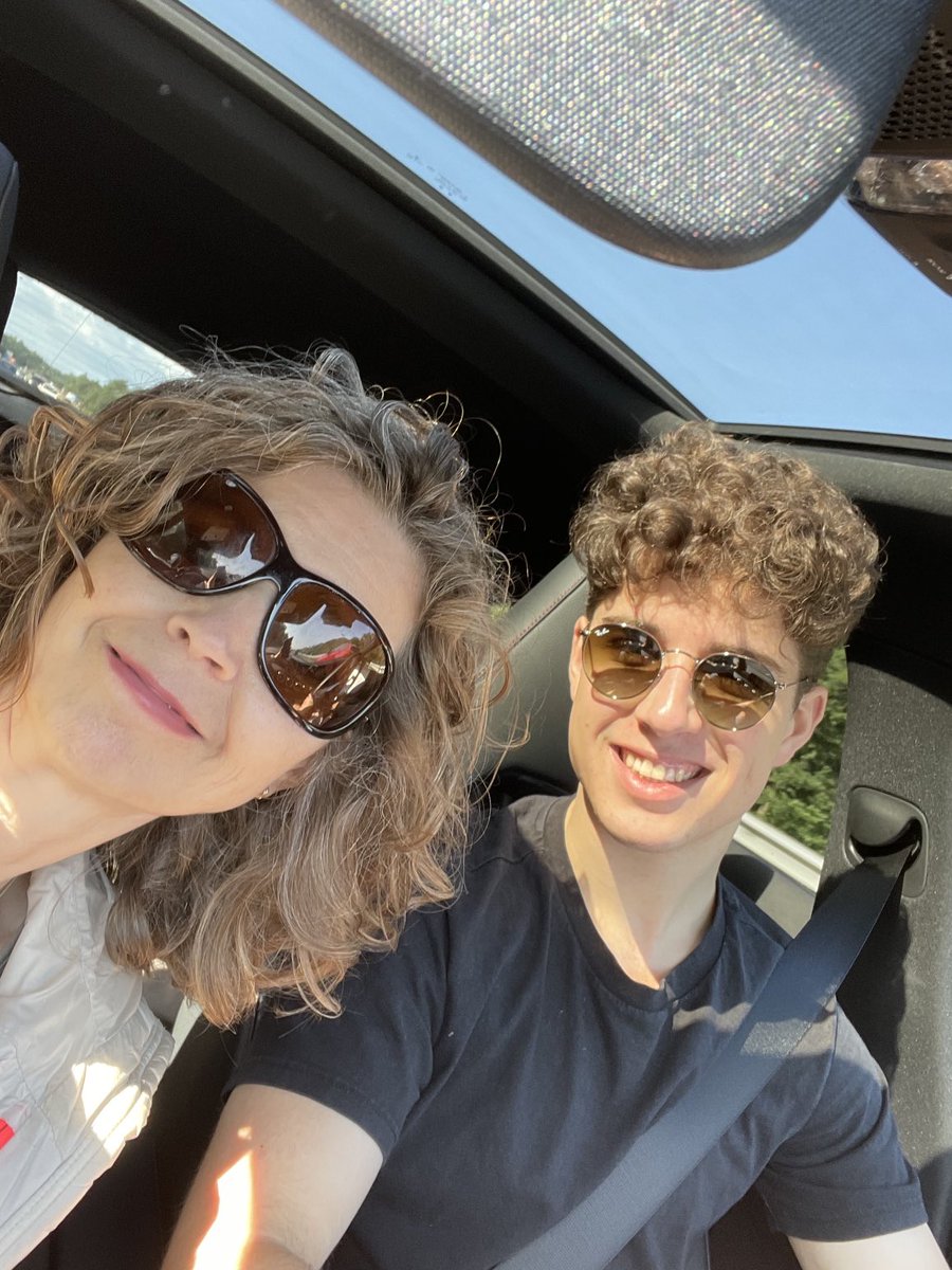 MarjanLuit's tweet image. Daar gaan we weer! Van Ermelo naar Groningen. Zoonlief gelukkig ook besmet met het #fcgroningen virus 💚🤍 #groaz