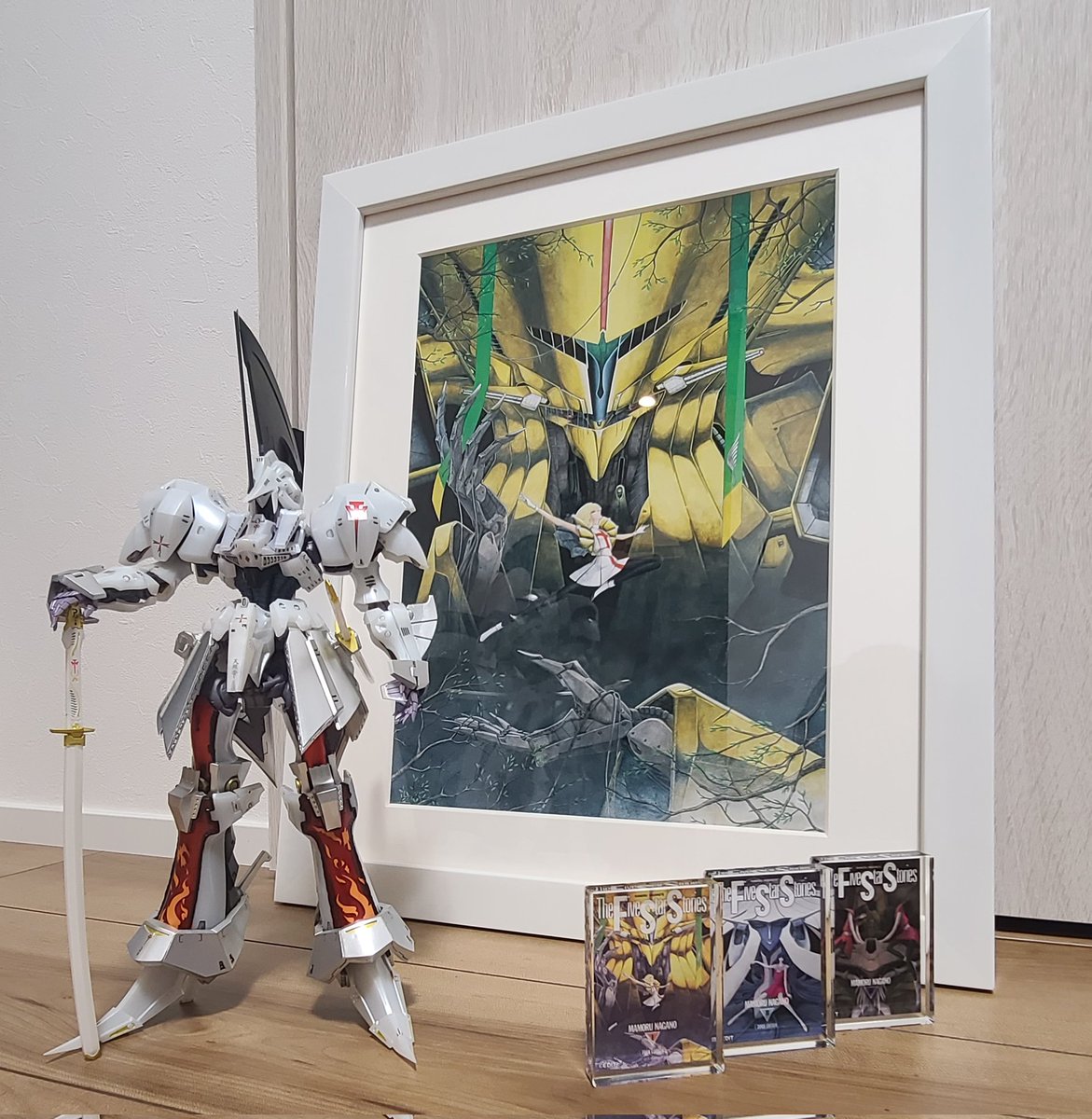ついにFSSの複製原画が届いたので我が家のレッドミラージュと共に記念