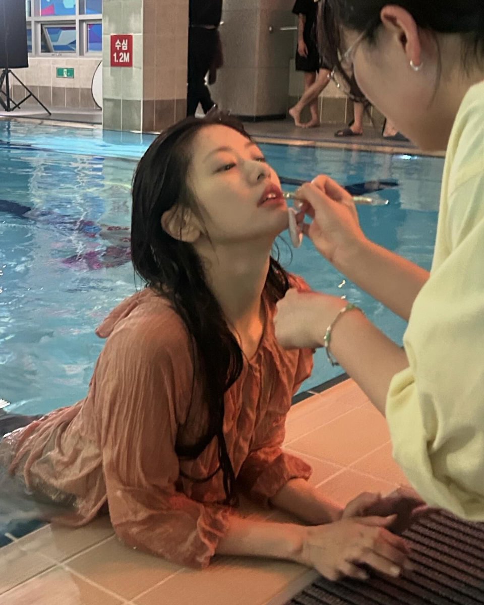 kdrama_menfess's tweet photo. •KDM• TARGETNYA ADALAH GUE 🙏 https://t.co/HcMxgRhgjd