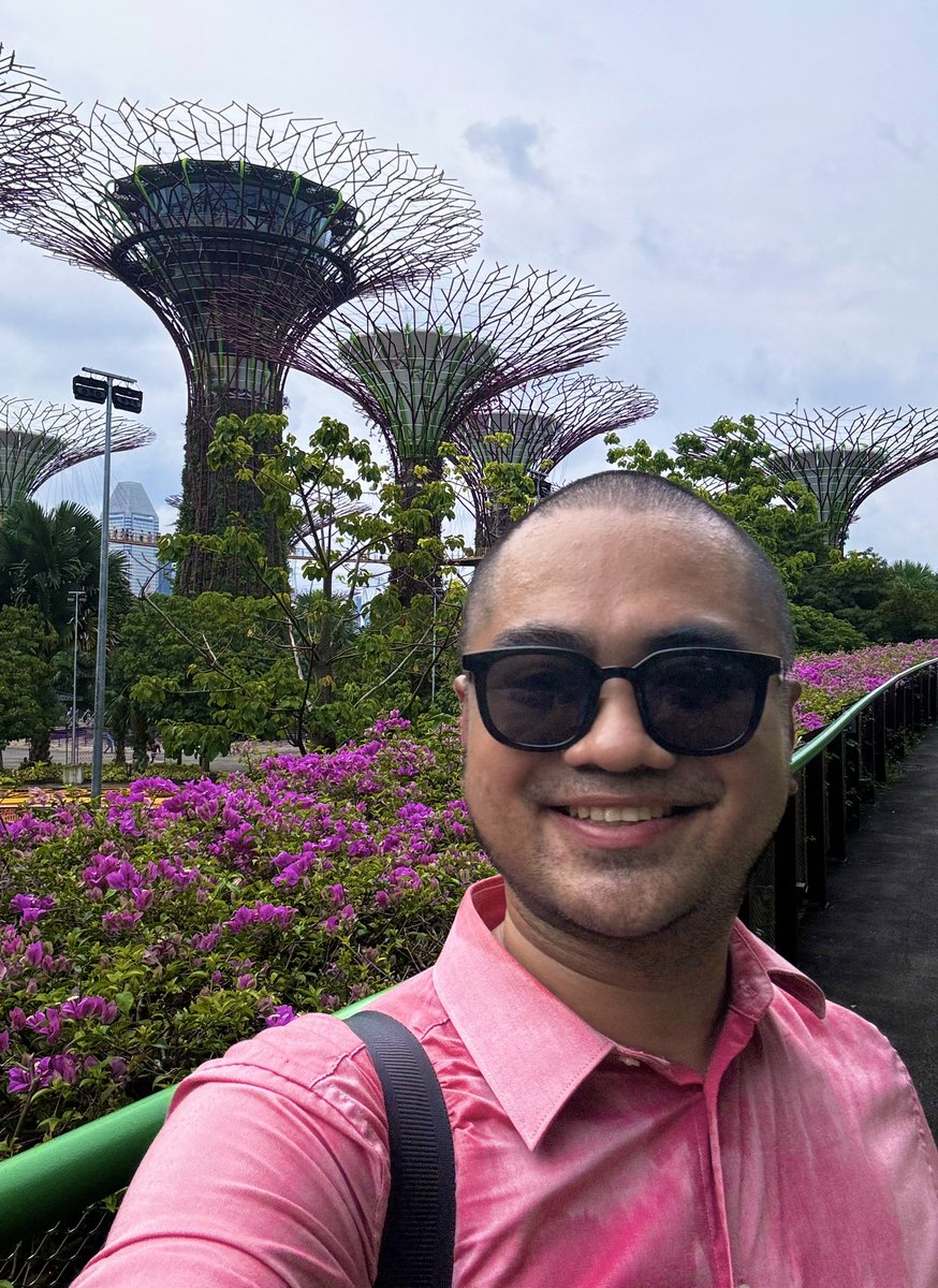 anzypanzywanzy's tweet photo. Stroll lang sa bukid⦠#charaught #gardensbythebay #singapore https://t.co/kiIYa6kRxp