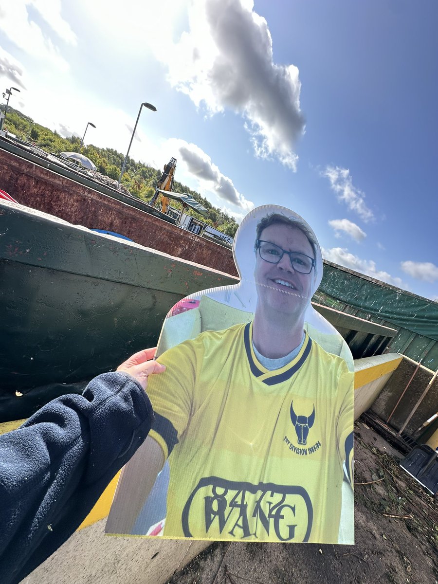 FantasticMrOx's tweet photo. If you go down to Oakley Wood recycling centre today you’ll catch a glimpse of Pele and @TimWalkerOUFC 👍 💛 💙 https://t.co/wRm8Zj87Mc