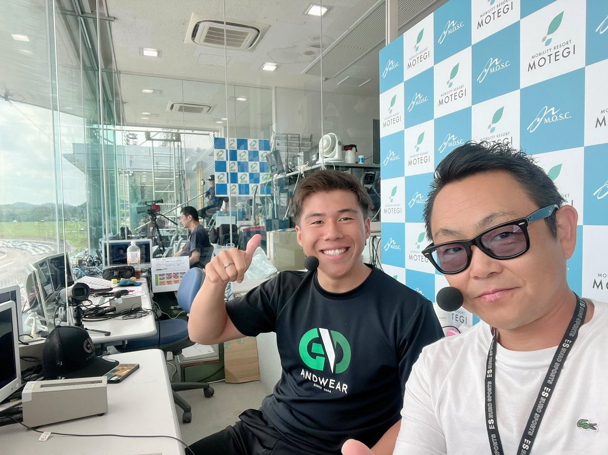 今日は急遽、JSB1000クラスの決勝レースの解説を担当させていただきました！

ビッグレースの解説をするというポケバイ時代からの夢が叶いました‼︎☺️

トークショーのMCはゲストライダー3名に支えていただき、グチャグチャになりながらも何とか完遂しました笑

レースは最高ですね！