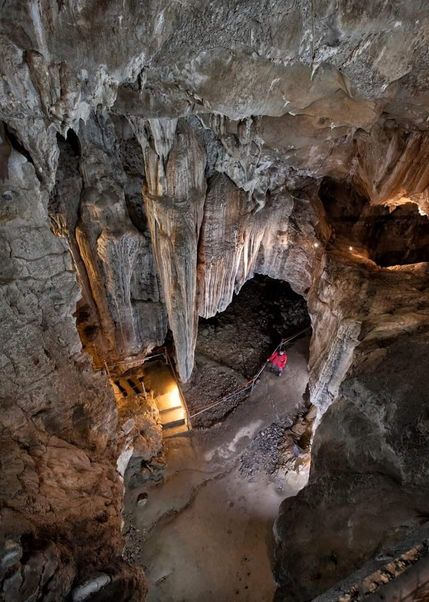 jacapirineos's tweet photo. ¿Ideas para este domingo? Visita a la Cueva de Las Guixas en Villanúa ⭐️un espacio único, creado por el tiempo
A los pies de #Collarada, nos permite disfrutar de estalactitas, estalagmitas...
— Más en https://t.co/6jefGtmxVW
— Entradas online https://t.co/IdnZqWxpkb https://t.co/St5Luft4iW