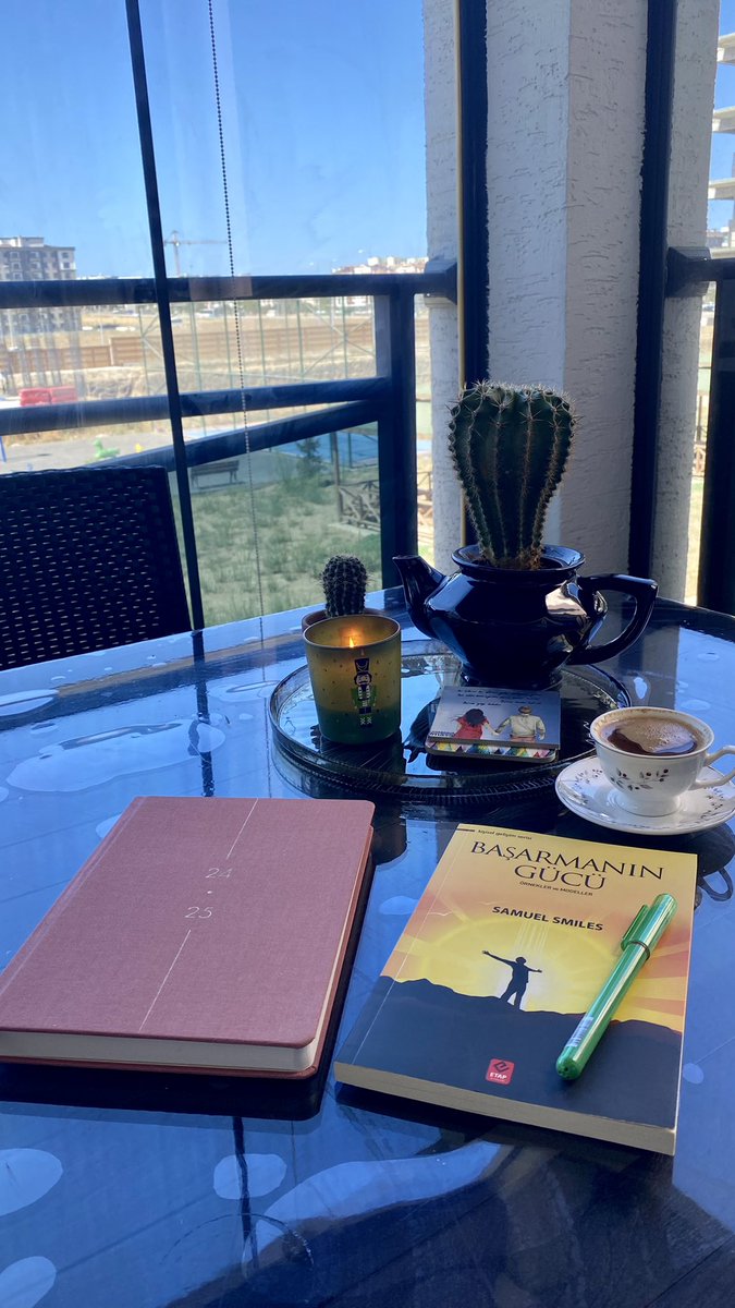 Yeni kitabıma başlayalım 💛 #pazar