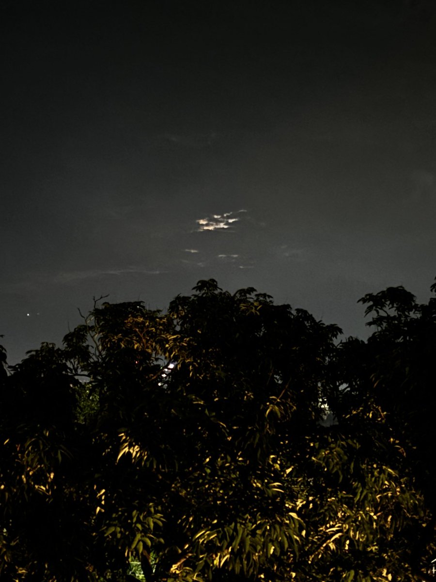 ambitwi's tweet photo. Last night in #Dehradun, I spotted something unusual in the sky- a bright object that initially looked like a meteor shower, followed by a circular formation. Could this be a #UFO or #StarFormation? @isro @NASA @IAF_MCC @IAU_org @AAS_Office @UFO_Sightings_X @SpaceX @SETIInstitute https://t.co/Prz1EIcp5I