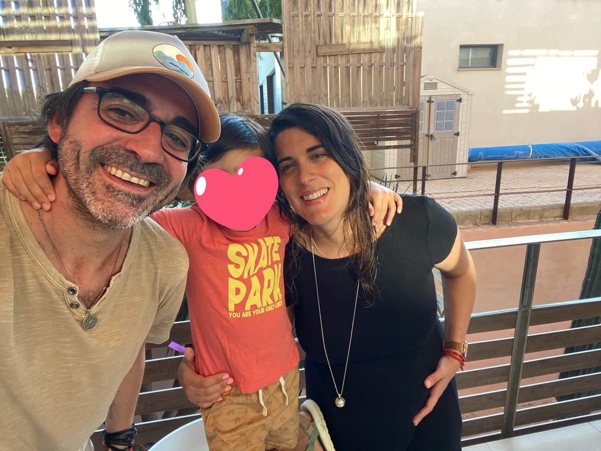 No soy muy de publicar cosas personales en redes, pero me hace muy feliz contaros que en breve seremos 4 en esta foto y en esta familia❤️
Gracias a mi Marta por ser una Diosa y a mi Gael por ser el niño más bonito del universo.
Abril va a tener una madre y un hermano increíbles😍