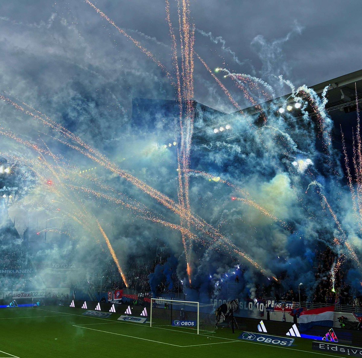 A_GroundHopper's tweet photo. Vi er best i by’n, Og vi hater Lyn Vi er Vålerenga 💙 https://t.co/iGHNWQLst3