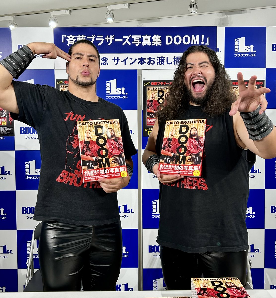 斉藤ブラザーズ写真集 DOOM！』発売記念サイン本お渡し握手会を開催