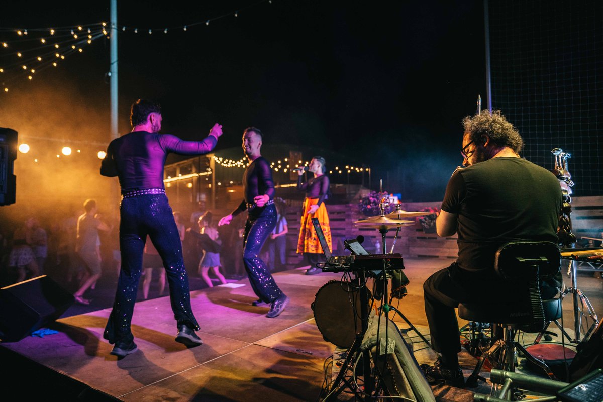 esdansa's tweet photo. 📷 L'#Ésdansa2024 de dissabte l'hem tancat amb l'espectacle 'Jota de la Luna', a la nit de concert a càrrec de @dulzaro

📸 @polsolee https://t.co/7Uj88Os37e