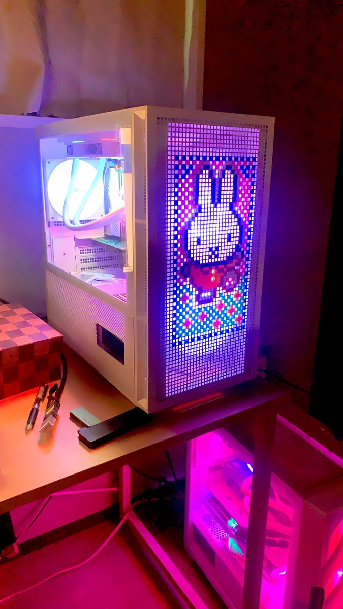 ミッフィー計算機
CPU: Ryzen 9 9950x
ケース: DEEPCOOL CH360
マザボ: GIGABYTE B650m AORUS elite ax ice
cooler: COOLER MASTER Masterliquid 240 ATMOS WHITE
メモリ: G.skill 32GBX2
SSD: T700 2TB
NIC: Mellanox CX4
