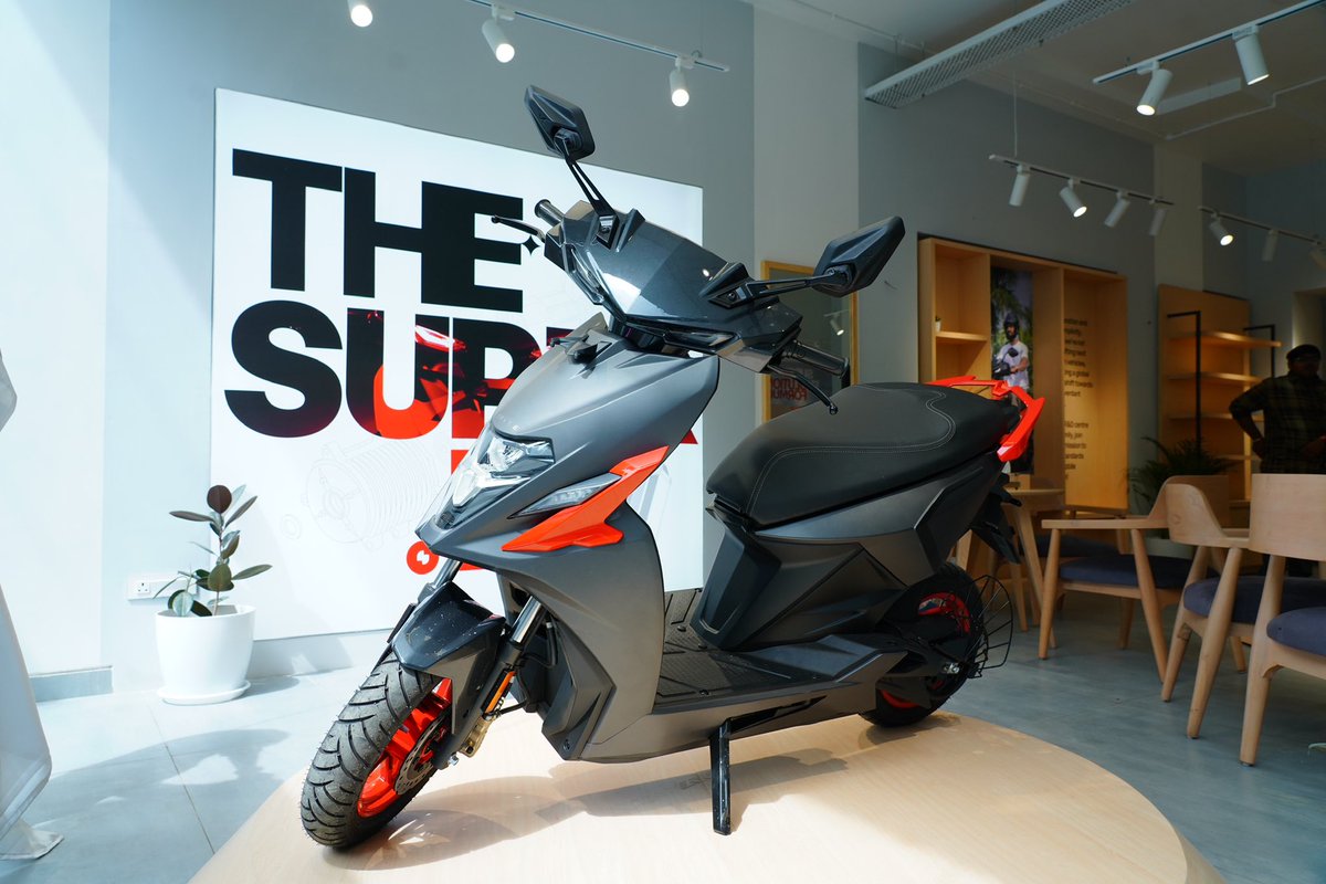 SimpleEnergyEV's tweet image. The Simple Store in Vijayawada is now open!⚡ Explore Super EV- Simple One and Dot One that are setting new standards in automobile innovation. The future of urban mobility starts here!

#SimpleEnergy #SimpleStore #SuperEV