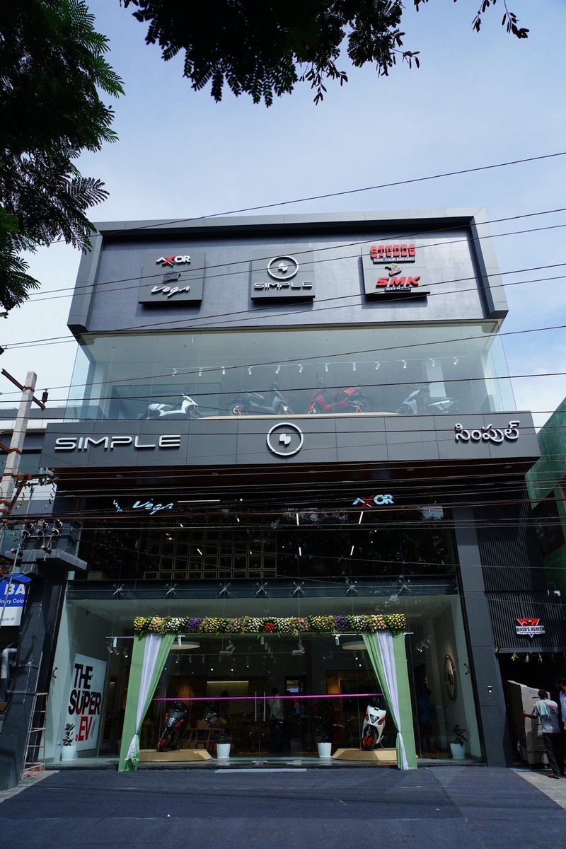 SimpleEnergyEV's tweet image. The Simple Store in Vijayawada is now open!⚡ Explore Super EV- Simple One and Dot One that are setting new standards in automobile innovation. The future of urban mobility starts here!

#SimpleEnergy #SimpleStore #SuperEV