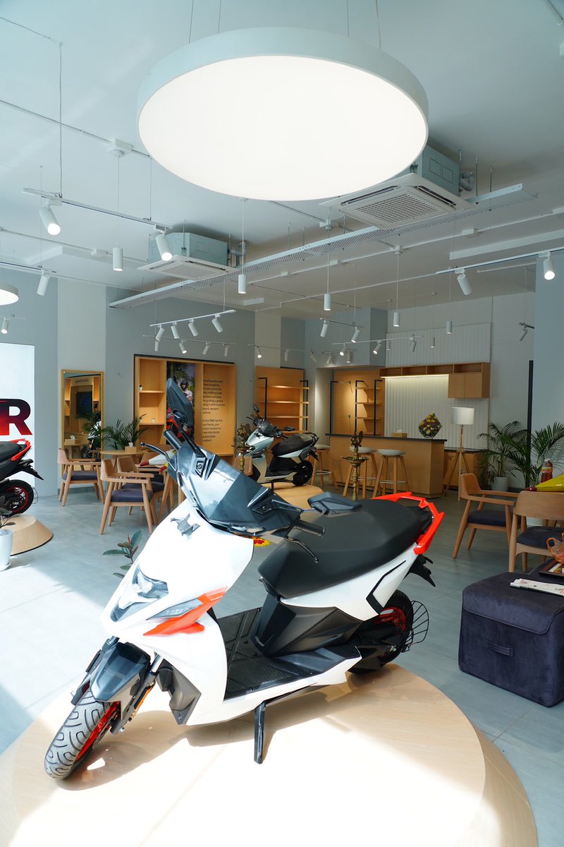 SimpleEnergyEV's tweet image. The Simple Store in Vijayawada is now open!⚡ Explore Super EV- Simple One and Dot One that are setting new standards in automobile innovation. The future of urban mobility starts here!

#SimpleEnergy #SimpleStore #SuperEV