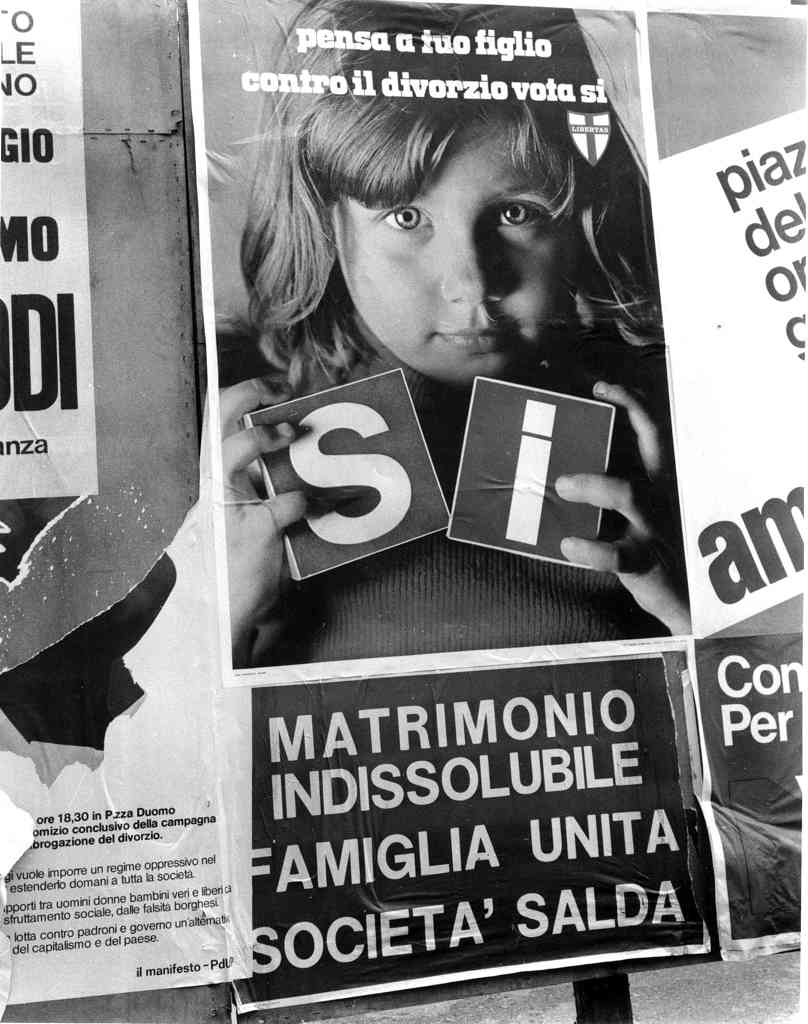 Il #divorzio in Italia è legge dal 1° dicembre 1970. Prima, se si avevano soldi, si annullava il matrimonio alla Sacra Rota, per consenso di forma o per qualche altro futile motivo. In genere serviva all'uomo per non dover mantenere la moglie.
#Lollobrigida