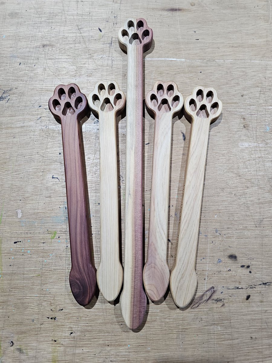 오랜만에 하는 RT&amp;팔로우 이벤트🍾🍾

저를 팔로우하시고 이 글을 RT 하시는분중 
네분을 추첨해 두분은 냥발패들 두분은 케인을
각각 한개씩 드립니다 (나무 랜덤)

기간은 9월 6일 까지
당첨자 발표는 9월 7일에 합니다😎

많은 참여 부탁드려요☆

무늬가 정말 이쁜 나무가
상품으로 발송될 예정😎