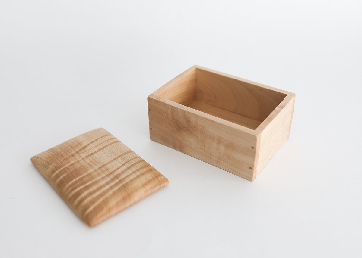 a_doinel's tweet photo. online store に、岐阜県多治見市を拠点に活動する造形作家 生嶋花さんの作品をUPいたしました。

素材本来の色合いを生かし、親しみやすく、しっとりとした手馴染みに仕上げられた作品は、目に留まり、触れるたびに愛着のある存在となってくれます。

https://t.co/qJTjm6mdr4 https://t.co/lxWZqSYs6j