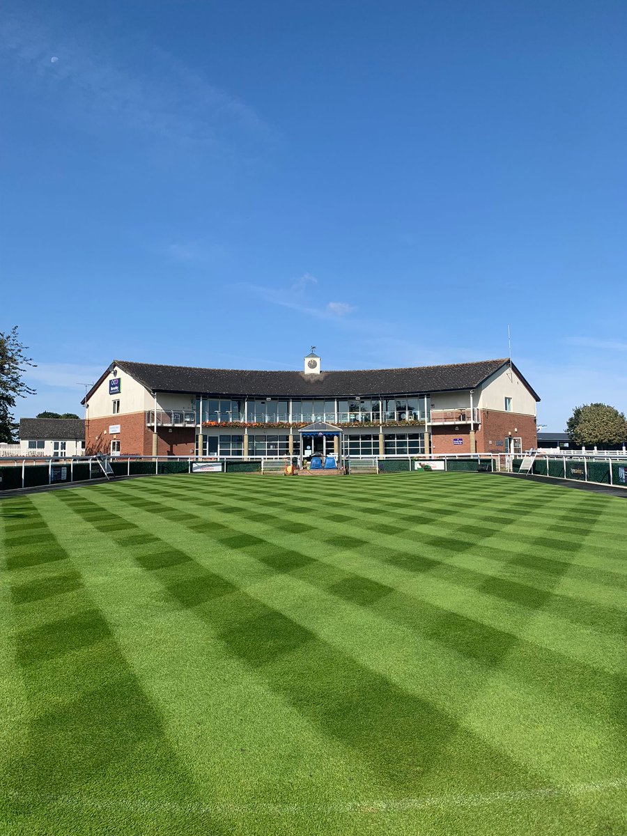 Beverley_Races's tweet photo. Parade ring check 👌

The sun is shining and our grounds are looking immaculate ahead of racing this afternoon 💯 https://t.co/UG8as3uoUN