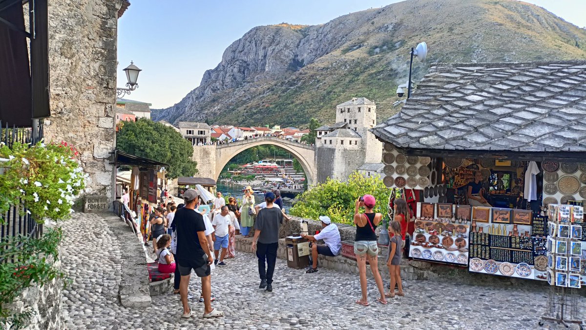 logosphere's tweet image. Currently half way through a European road trip to buy fridge magnets. Current mileage, about 1800. Current fridge magnets, about 7.