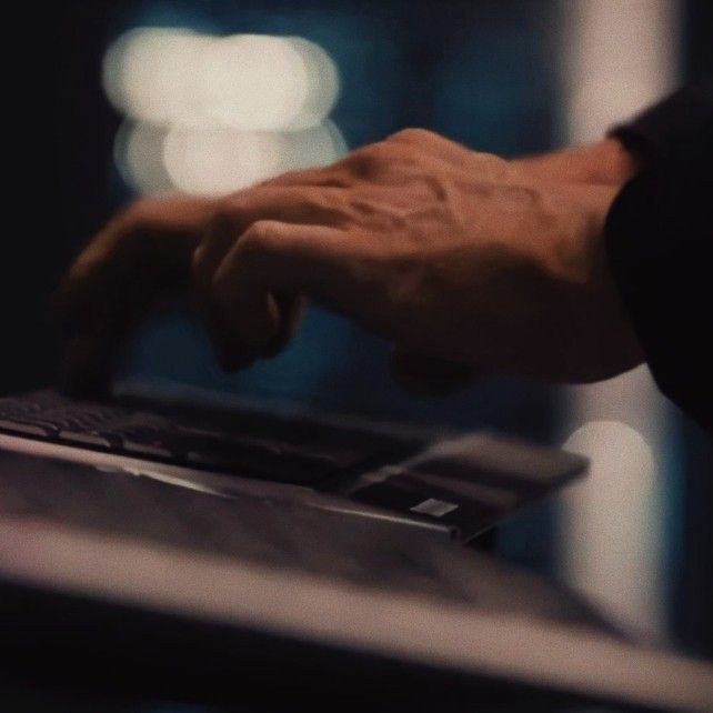 хорошо, что в самолёте есть министерская и я могу доделать то, что не успел закончить.