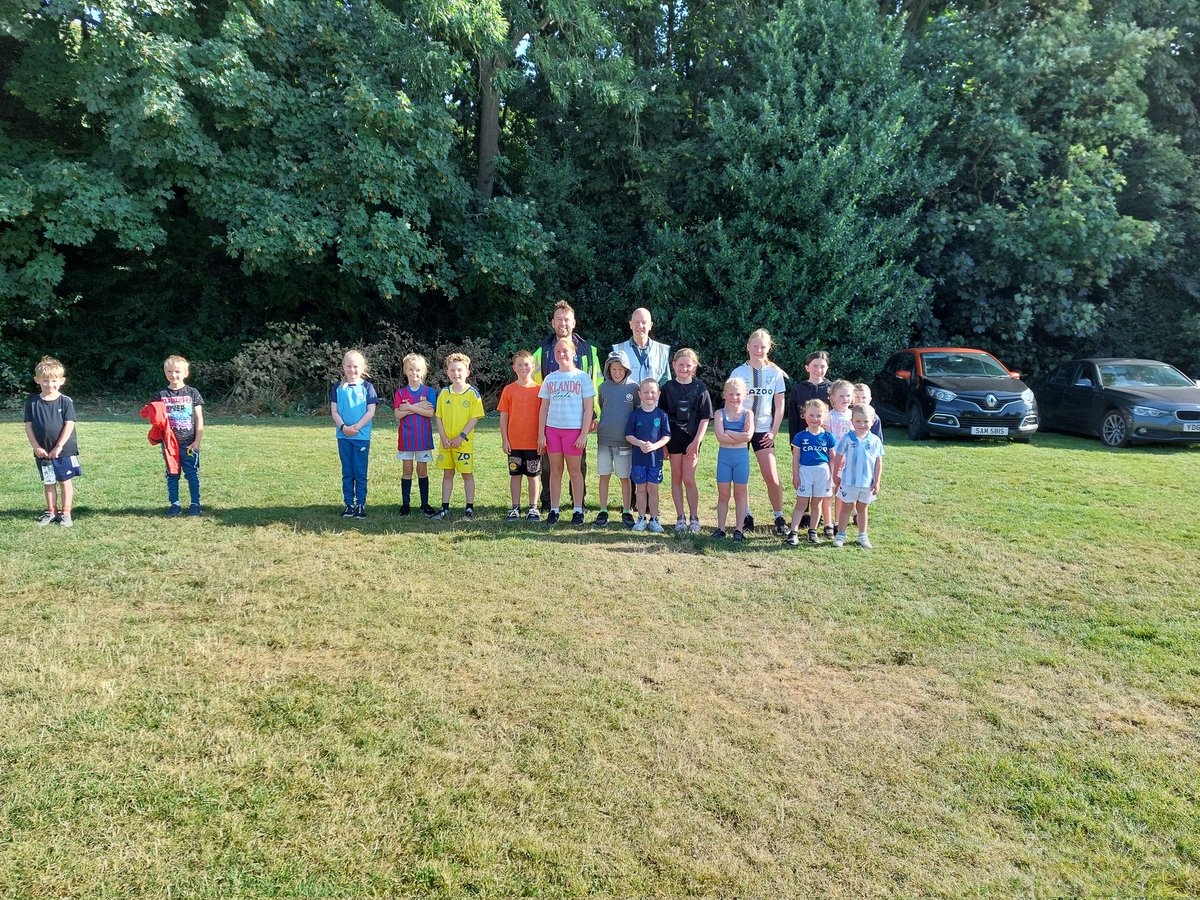 Event 88: enjoying the Bank Holiday weekend! Thanks to the 17 volunteers ♥ Well done to the 20 finishers ☺ We had 4 First Timers and 6 Personal Bests (PBs) 🎉 We're on cancelled 1 and 8 September due to events in the park. Back on September 15 - new volunteers always welcome ☺