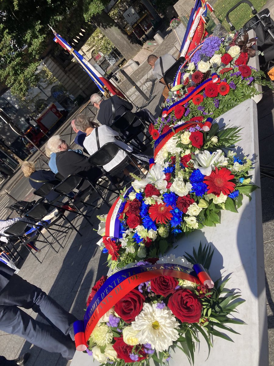 BYEX (@gwenaustin75019) on Twitter photo #LiberationDeParis #resistance #FFI #FTP Au pied de l’Arbre Liberté place Stalingrad aux côtés de <a href="/lau_patrice/">Laurence Patrice</a> <a href="/FrancoisDagnaud/">François Dagnaud</a> , de mes collègues <a href="/Paris19e/">Mairie du 19e</a> avec Jean-Philippe Gillet et de nombreux camarades communistes <a href="/19Pcf/">pcf paris 19 QUITTE X</a> N’oublions jamais ! 1/n #LiberationDeParis #resistance #FFI #FTP Au pied de l’Arbre Liberté place Stalingrad aux côtés de <a href="/lau_patrice/">Laurence Patrice</a> <a href="/FrancoisDagnaud/">François Dagnaud</a> , de mes collègues <a href="/Paris19e/">Mairie du 19e</a> avec Jean-Philippe Gillet et de nombreux camarades communistes <a href="/19Pcf/">pcf paris 19 QUITTE X</a> N’oublions jamais ! 1/n