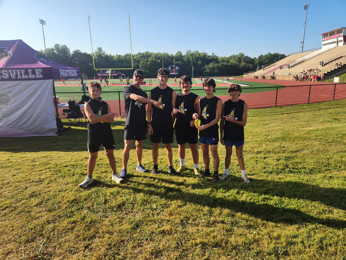 Boiling springs 15mi relay✅️ kicked off the season with some great times and a fun little intersquad competition!  Great to see all those summer miles paying off!  Come to Willy Taco Monday night and see who won! 🤭💪🎉🥧🤣