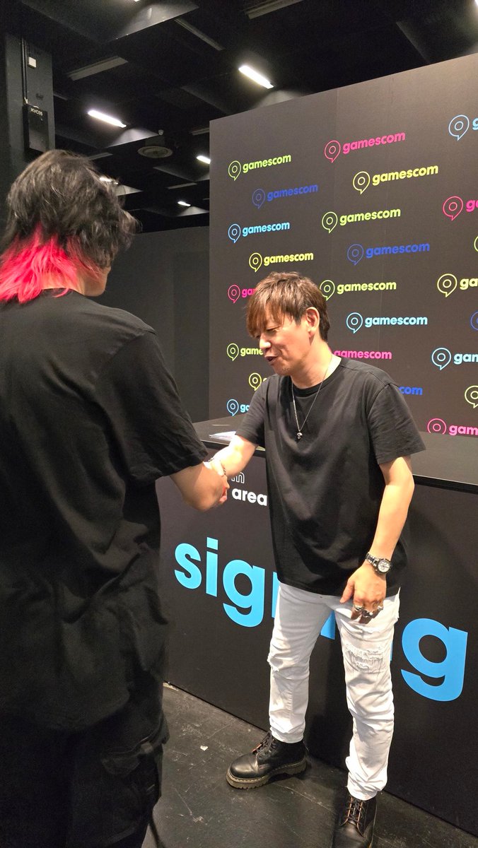 RitualOfDead's tweet photo. HALLO ICH HAB GESTERN YOSHI-P AUF DER GAMESCOM GETROFFEN AHHHHHHHHHHHHHHGHHHHHHHHHHHHH https://t.co/azAQVGmnyl