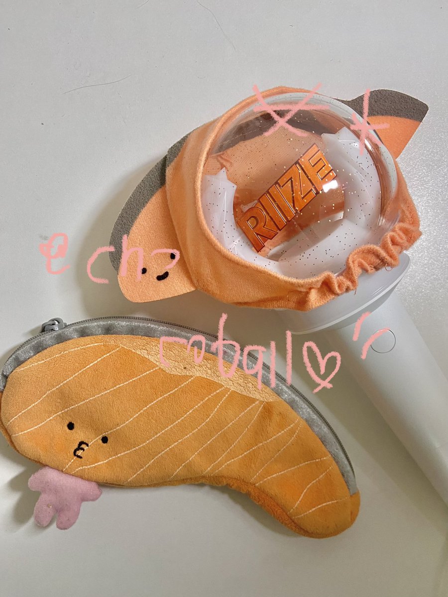 _ChO_Co_bAll's tweet photo. ꒰ wts/พร้อมส่ง⭐️ ꒱ 

ꔛ หมวกแมว หมวกตุ๊กตา ปลอกใส่บง ปลอกแท่งไฟ light stick ★

🧡 น้องแซลม่อน kirimichan เดียวกับที่แอนตัน riize ห้อยคับ~(˘▾˘~)🧡

📤 มีกล่องให้

📮 250 ส่งฟรี

#ตลาดนัดsanrio #ตลาดนัดnct #ตลาดนัดน้องข้าว #ตลาดนัดriize #ชุดตุ๊กตา #แท่งไฟ https://t.co/llx8faHbv1