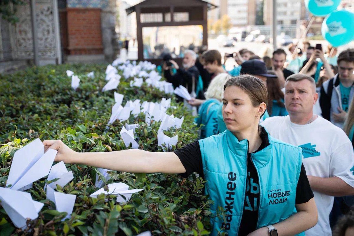 s0meone_u_know's tweet photo. BREAKING: Paper Plane protest is ongoing in Russia, Moscow.

Ppl choose the peaceful path with simply throwing paper $PLANE onto the French embassy.

#FREEDUROV 
https://t.co/M70aVC2lKE