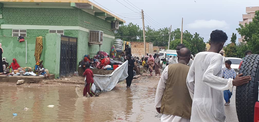 #Sudan floods and heavy rains Flash update

👫About 317K people affected across Sudan
🚶‍♀️About 118K people displaced.
🏘️At least 27K homes destroyed.. 
⛺️ 190 tents damaged.

Read🖇️bit.ly/46ZPos0