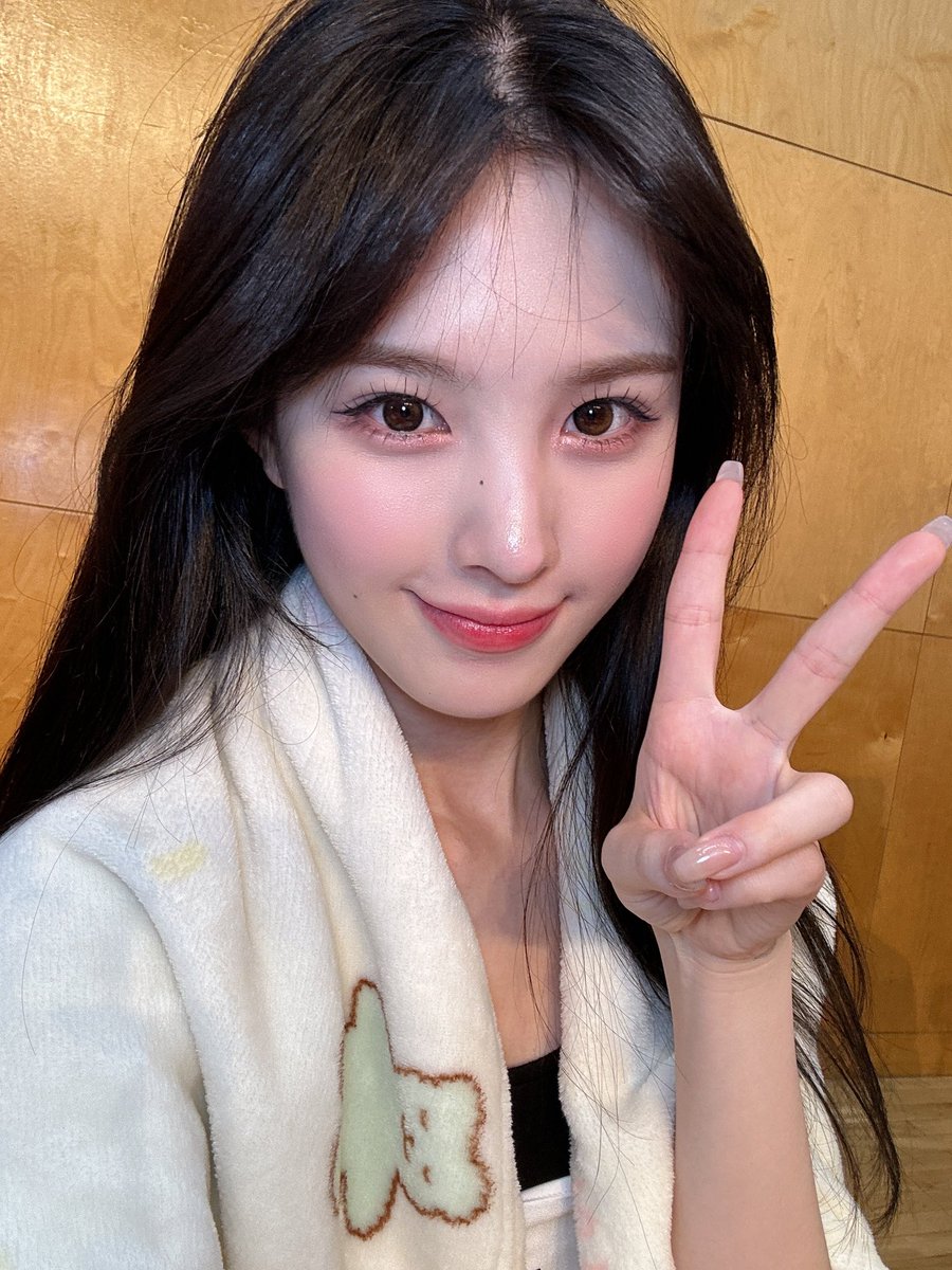 Weeekly (위클리) (@by_weeekly) on Twitter photo 