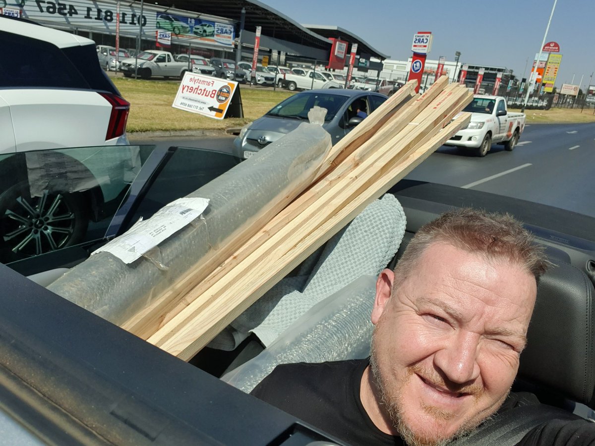 Lemale182's tweet photo. When you don't have a bakkie but you want to do DIY https://t.co/m03DwiUmSa