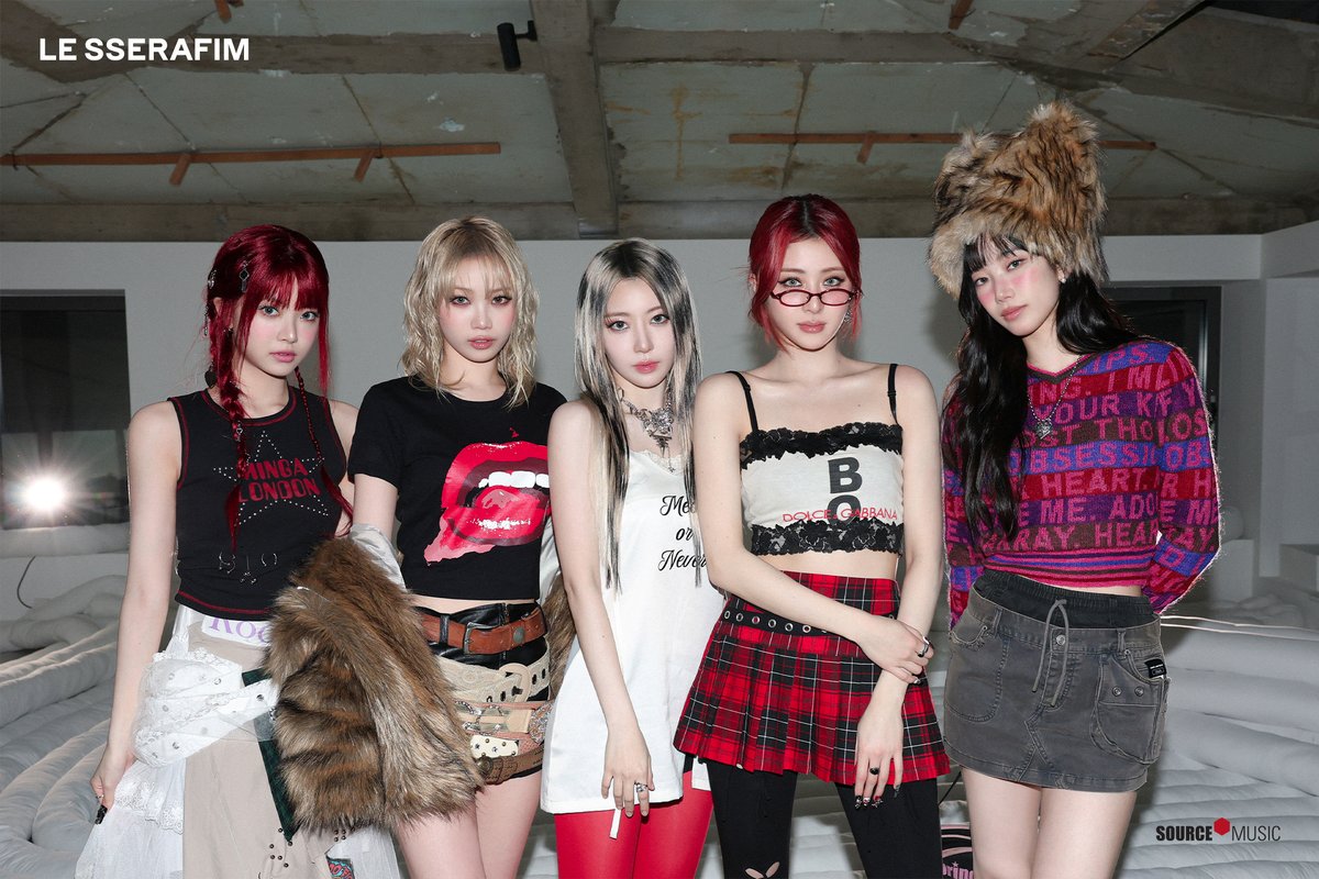 le_sserafim's tweet photo. LE SSERAFIM 4th Mini Album ‘CRAZY’ JACKET Photo Sketch
(https://t.co/PDkADK4bdB)

#LE_SSERAFIM #르세라핌
#LE_SSERAFIM_CRAZY https://t.co/M3fet1JuuD